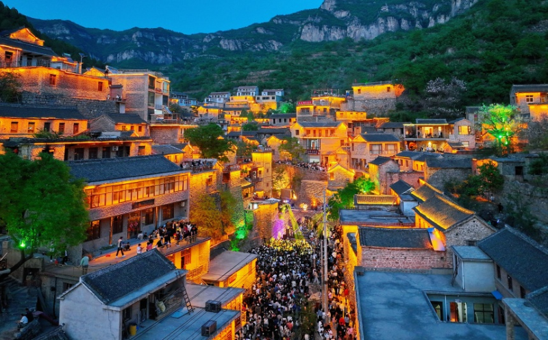 河北涉縣大洼村夜游場(chǎng)景。路海東攝