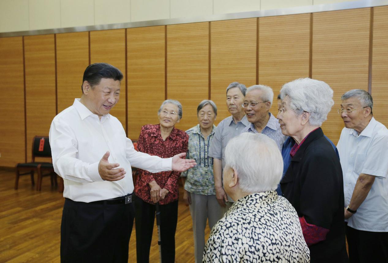 2016年9月9日，習(xí)近平總書記來到北京市八一學(xué)校，同母校老教師們親切交談。